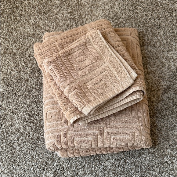 The Royal Company Tan Bath Towel Set - Picture 1 of 4